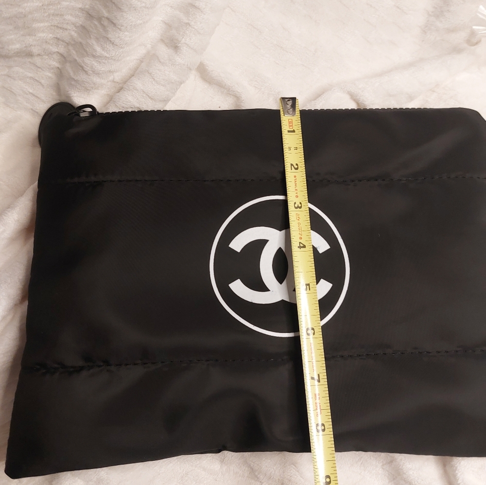 CHANEL Cream and Black Logo Protective Dust Cover - Picture 11 of 11